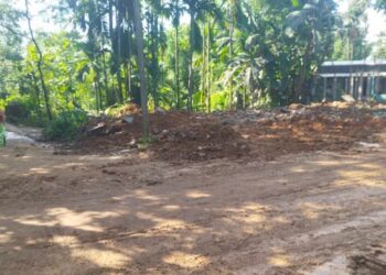 উচ্ছেদৰ সময়ত উত্তেজনাময় পৰিৱেশ; আৰক্ষীক আক্ৰমণ বেদখলকাৰীৰ