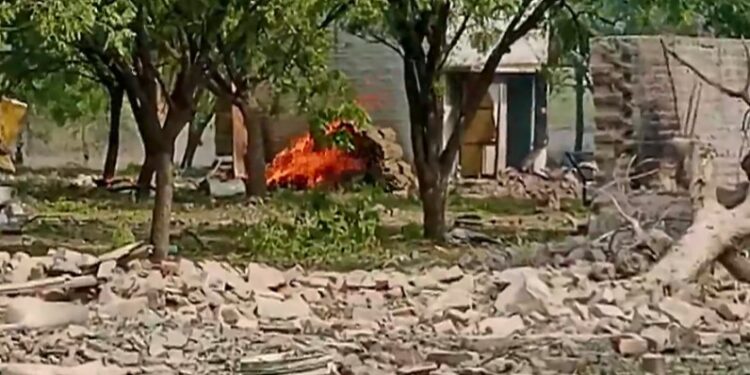 তামিলনাডুৰ আতচবাজী কাৰখানাত ভয়ংকৰ বিস্ফোৰণত ৫ জনৰ মৃত্যু, কেইবাজনো আহত