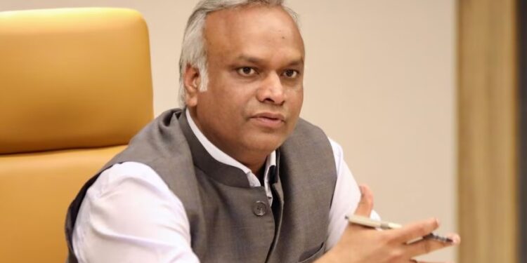 RSSৰ ওপৰত নিষেধাজ্ঞা প্ৰত্যাহাৰ কৰাটো ভুল আছিল : কংগ্ৰেছ নেতা প্ৰিয়াংক খাৰ্গে