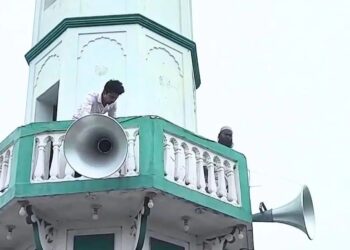 শব্দ প্ৰদূষণক লৈ কঠোৰ চৰকাৰ; ধৰ্মীয় স্থানৰ পৰা আঁতৰোৱা হ’ল লাউডস্পিকাৰ