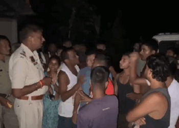 নাৰীসৰবৰাহক কেন্দ্ৰ কৰি অসমৰ এখন গাঁৱত চাঞ্চল্যকৰ পৰিস্থিতি