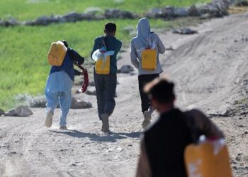 ভাৰতৰ এই চুবুৰীয়া ৰাষ্ট্ৰৰ ৩০ লাখ লোক বিপদত, এটোপাল পানীৰ বাবে কৰিব লাগিব হাহাকাৰ!