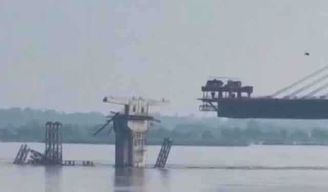 গুজৰাটত বৃহৎ দুৰ্ঘটনা, মহিসাগৰ নদীৰ ওপৰত থকা দলং খহি ৩ জনৰ প্ৰাণহানি