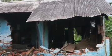 হাতী-মানুহৰ সংঘাত, ৭খনকৈ বাসগৃহত ধ্বংসলীলা…