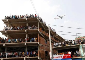 ঢাকাত বায়ুসেনাৰ বিমান দুৰ্ঘটনা, ১৯ জন নিহত, ১৬০ জন আহত