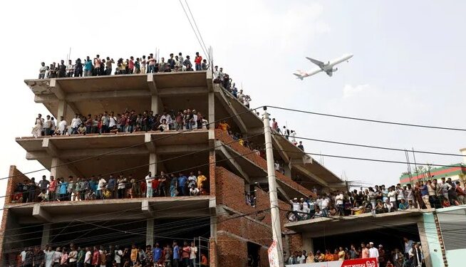 ঢাকাত বায়ুসেনাৰ বিমান দুৰ্ঘটনা, ১৯ জন নিহত, ১৬০ জন আহত