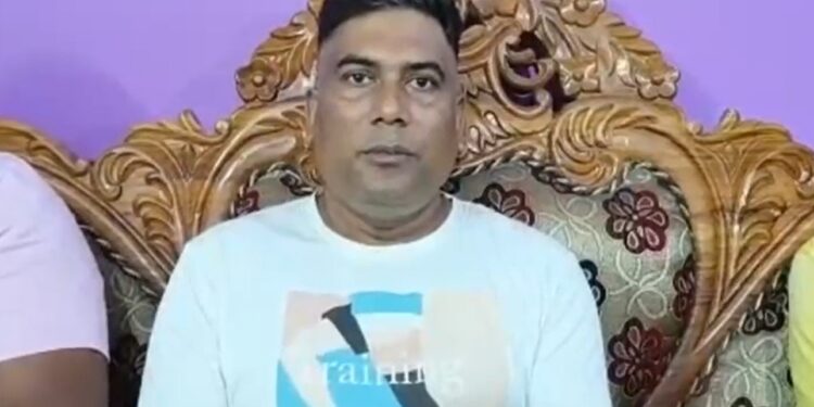 ১জন ২জন নহয় ৪জনকৈ পৰপুৰুষৰ সৈতে অবৈধ সম্পৰ্কৰ অভিযোগ এইগৰাকী মহিলাৰ বিৰুদ্ধে স্বামীৰ