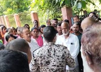 মন্দিৰৰ চৌহদত নিষিদ্ধ মাংস উদ্ধাৰক লৈ উত্তপ্ত পৰিস্থিতি