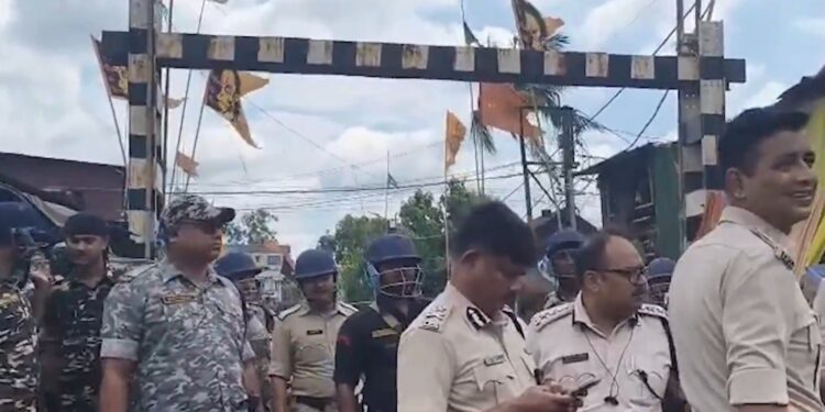 ক্ৰিকেট মেচৰ সময়ত ভয়ংকৰ সংঘাত দুই পক্ষৰ; আৰক্ষীলৈ নিক্ষেপ শিল, সম্পত্তি বিনষ্ট