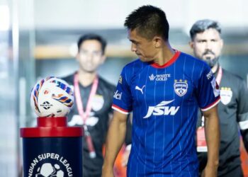 ভাৰতীয় ফুটবলৰ ভৱিষ্যতক লৈ উদ্বিগ্ন সুনীল ছেত্ৰী! ISL বন্ধ হোৱাক লৈ দুখ শীৰ্ষ ষ্ট্ৰাইকাৰগৰাকীৰ