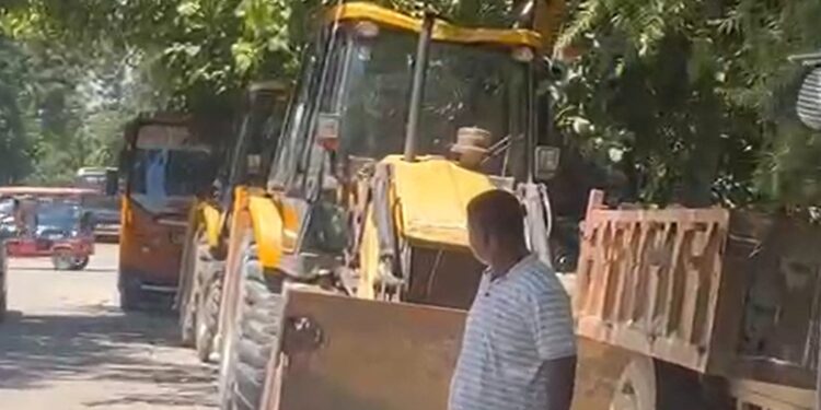 এইবাৰ বিশ্বনাথত সাজু বুলড’জাৰ; কাইলৈ ৩০৭টা পৰিয়ালত চলিব উচ্ছেদ