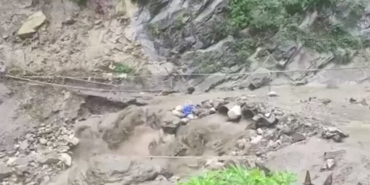 জম্মু-কাশ্মীৰত ভয়ংকৰ ডাৱৰ বিস্ফোৰণ; ১২ জনৰ সৈতে ঘটিল শোকাৱহ ঘটনা