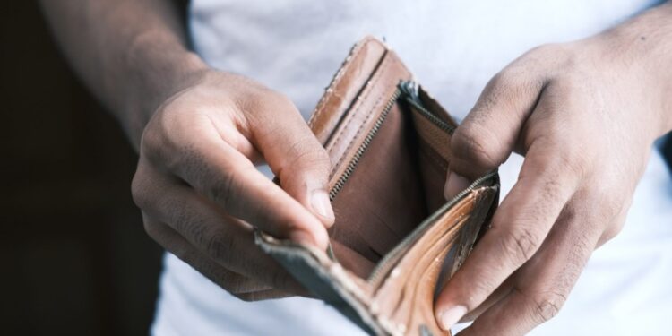 ‘আৰ্থিক ছুনামি’ৰ সন্মুখীন হ’ব বিশ্ববাসী! সঁচা হ’ব নেকি বাবা ভাংগাৰ ভৱিষ্যদ্বাণী?