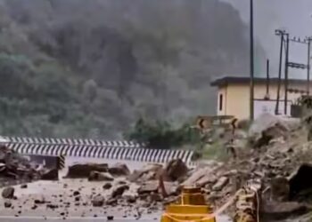 জম্মুত ভয়াৱহ ভূমিস্খলন; তিনিজনৰ মৃতদেহ উদ্ধাৰ, কেইবাজনো সন্ধানহীন