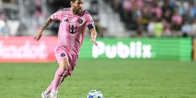 ভাৰতলৈ মেছি! কেইবাগৰাকীও তাৰকা ক্ৰিকেটাৰৰ সৈতে অংশ ল’ব ক্ৰিকেট মেচত