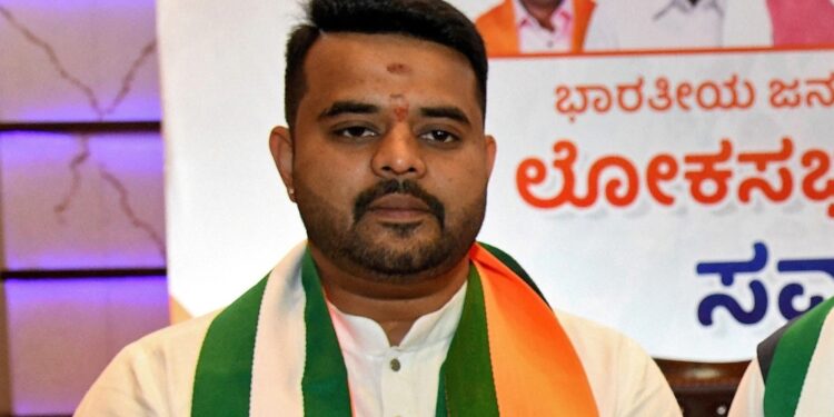 মহিলাৰ সৈতে কু-কাণ্ড কৰা দেৱেগৌড়াৰ নাতি প্ৰজ্বল ৰেভান্নাক যাৱজ্জীৱন কাৰাদণ্ড