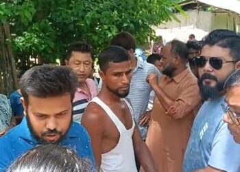 খিলঞ্জীয়া অসমীয়া যুৱকৰ ওপৰত মিঞাৰ দাদাগিৰি, খেদি খেদি প্ৰহাৰ কৰে অসমীয়া যুৱকজনক…