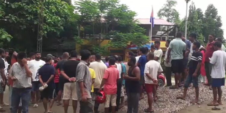 উদীয়মান ব্যৱসায়ীক শেষ কৰিবলৈ পত্নী-কন্যাই দিলে চুপাৰী, সোণৰ গহনা আৰু কেইবা লাখ টকা দি হসোণৰ গহনা আৰু কেইবা লাখ টকা দি হ*ত্যা…