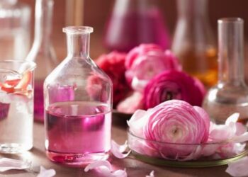 মুখমণ্ডলৰ ডাৰ্ক স্পট নোহোৱা কৰিবলৈ ব্যৱহাৰ কৰক এই ঘৰুৱা সামগ্ৰী…