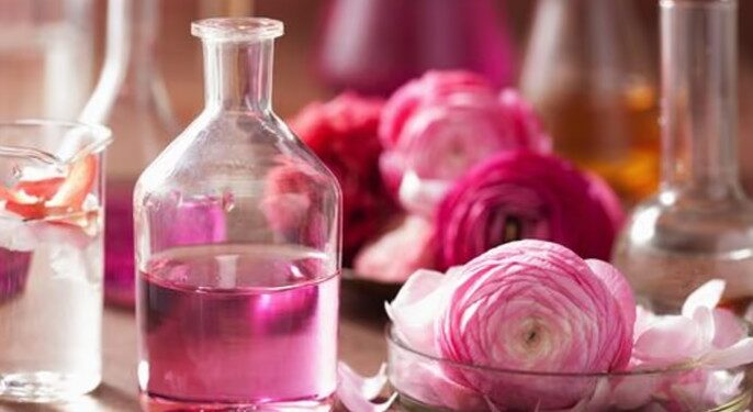 মুখমণ্ডলৰ ডাৰ্ক স্পট নোহোৱা কৰিবলৈ ব্যৱহাৰ কৰক এই ঘৰুৱা সামগ্ৰী…