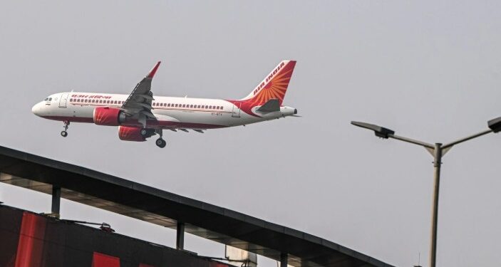 কথমপি দুৰ্ঘটনাৰ পৰা ৰক্ষা পৰিল এয়াৰ ইণ্ডিয়াৰ বিমান, ২ ঘণ্টা ধৰি উৰি থাকে বতাহত