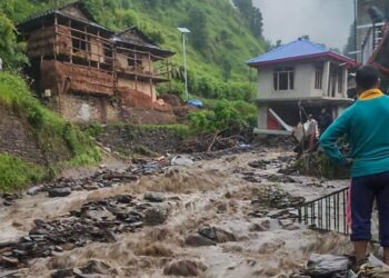 কুল্লুৰ শ্ৰীখণ্ড মহাদেৱ পাহাৰত ভয়ংকৰ ডাৱৰ বিস্ফোৰণ, বানপানীৰ বাবে হাই এলাৰ্ট জাৰি