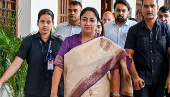 ৰাজহুৱা সভাত দিল্লীৰ মুখ্যমন্ত্ৰীক অপদস্থ, এজনক গ্ৰেপ্তাৰ…