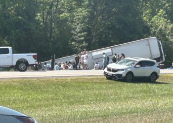 নিউয়ৰ্কত ভয়ংকৰ বাছ দুৰ্ঘটনা, যাত্ৰীবাহী বাছ খাৱৈত পৰি ৫ জনৰ প্ৰাণহানি