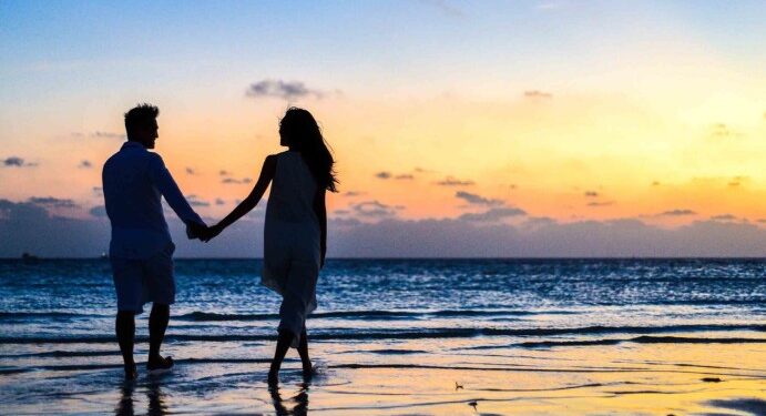 এগৰাকী মহিলাই নিজৰ ইচ্ছা অনুসৰি বিবাহিত পুৰুষৰ সৈতে লিভ ইনত থাকিব পাৰে! উচ্চ ন্যায়ালয়ে কয়- ‘এনে কোনো আইন নাই…’