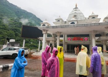 মা বৈষ্ণো দেৱী যাত্ৰা পথত এটা পৰিয়াল আৱদ্ধ, ৪ জন আহত হোৱাৰ লগতে ১জনৰ প্ৰাণহানি