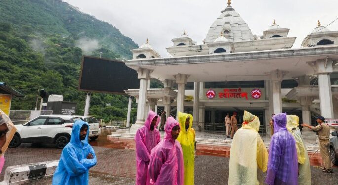 মা বৈষ্ণো দেৱী যাত্ৰা পথত এটা পৰিয়াল আৱদ্ধ, ৪ জন আহত হোৱাৰ লগতে ১জনৰ প্ৰাণহানি