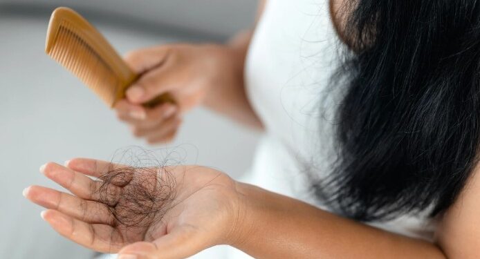 চুলি সৰা সমস্যাৰ পৰা ৰক্ষা পাবলৈ আজিয়েই কৰক এই কাম…