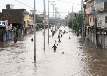 পাকিস্তানত বানৰ বাবে ধ্বংসলীলা, ৫ লাখ লোক গৃহহীন, বৰ্তমানলৈ প্ৰায় ৮০০ৰো অধিক লোকৰ প্ৰাণহানি