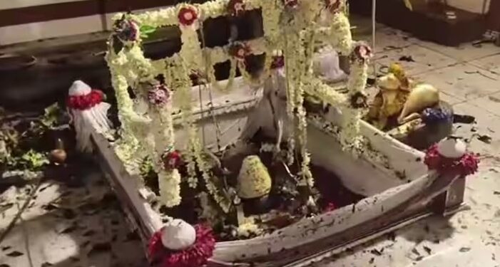 আত্মবিশ্বেশ্বৰ মন্দিৰত ভয়ংকৰ অগ্নিকাণ্ড; ৭ জন লোক অগ্নিদগ্ধ