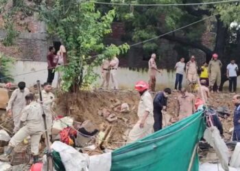 ৰাজধানীত ভয়ংকৰ ঘটনা; দেৱাল খহি ৭ জন লোকৰ মৃত্যু