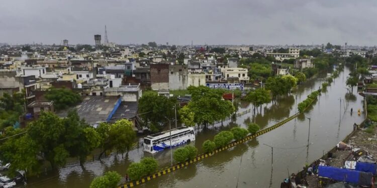 পঞ্জাৱক দুৰ্যোগ প্ৰভাৱিত ৰাজ্য ঘোষণা; এই পৰ্যন্ত ৩০ৰো অধিক লোকৰ মৃত্যু