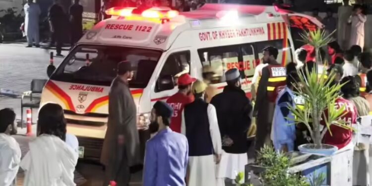 পাকিস্তানী সেনাৰ আক্ৰমণত ডেৰ বছৰীয়া শিশুসহ ৩০ জন লোকৰ মৃত্যু