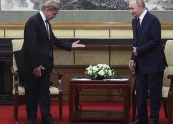 আমি সন্মান কৰো… পুটিনক সাক্ষাতৰ সময়ত পাকিস্তানী প্ৰধানমন্ত্ৰীৰ মুখত ভাৰতৰ কথা