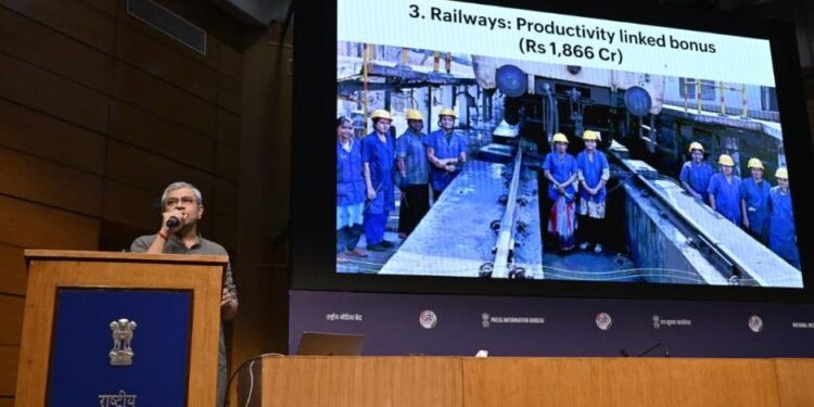 উৎসৱৰ বতৰৰ পূৰ্বে এইসকল কৰ্মচাৰীৰ বাবে ডাঙৰ ঘোষণা কেন্দ্ৰীয় চৰকাৰৰ