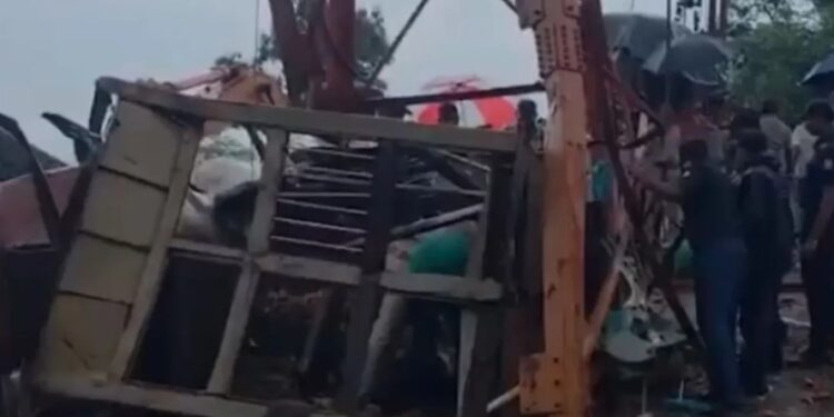 গুজৰাটৰ পঞ্চমহলত ভয়ংকৰ দুৰ্ঘটনা; ৰ’পৱে চিঙি ৬ জন লোকৰ মৃত্যু