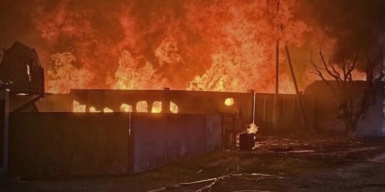 ইউক্ৰেইনৰ ওপৰত পুনৰ ভয়াৱহ আক্ৰমণ ৰাছিয়াৰ; তিনিজনৰ মৃত্যু