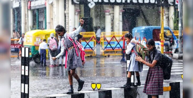 ধাৰাসাৰ বৃষ্টি; বুধবাৰে বিদ্যালয় বন্ধ থাকিব এইটো অঞ্চলত