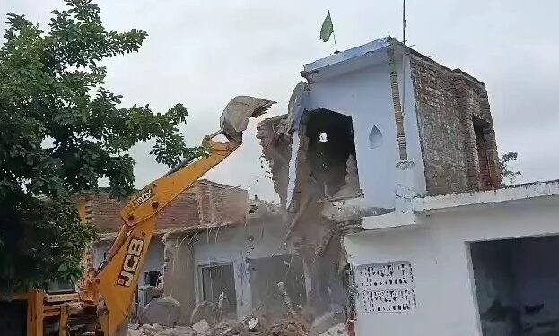 সীতাপুৰত চলিল বুলড’জাৰ; অবৈধ মাজাৰ, দোকান, ঘৰ সকলো তচনচ