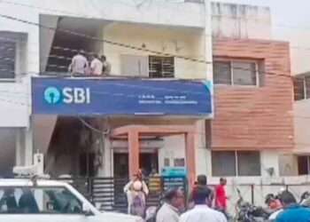 SBIৰ পৰা প্ৰায় ২ কোটি টকাৰ সোণ আৰু ৮ লাখ টকাৰ নগদ ধন চুৰি, আৰক্ষীৰ অভিযান অব্যাহত