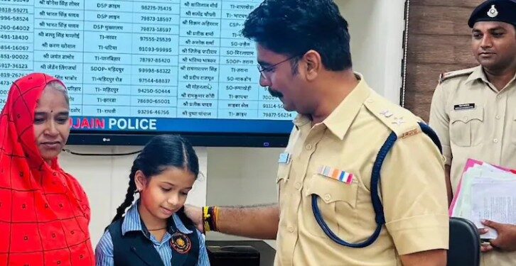 ৮ বছৰীয়া কিশোৰী হ’ল আৰক্ষী বিভাগত কনিষ্টবল, এছ পিয়ে প্ৰদান কৰিলে নিযুক্তি পত্ৰ