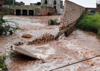 বৰষুণে পঞ্জাৱত ভংগ কৰিলে ২৫ বছৰীয়া অভিলেখ, বহু লোকৰ প্ৰাণহানি, ১৯০০ খন গাঁও বানৰ কবলত