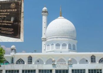 জম্মু-কাশ্মীৰৰ দৰগাহত হুলস্থুল, ইটাৰে ভাঙিলে অশোক চিহ্ন