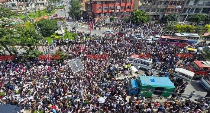 GEN Z ৰ প্ৰতিবাদৰ সন্মুখত কিয় শিৰ নত কৰিলে প্ৰধানমন্ত্ৰী অলিয়ে? তথ্য আৰু যোগাযোগ প্ৰযুক্তি মন্ত্ৰীৰ ডাঙৰ বক্তব্য…