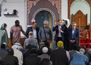 মুছলমানৰ বিৰুদ্ধে ষড়যন্ত্ৰ! পেৰিছৰ মছজিত উদ্ধাৰ গাহৰিৰ মূ*