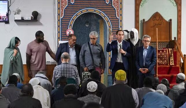 মুছলমানৰ বিৰুদ্ধে ষড়যন্ত্ৰ! পেৰিছৰ মছজিত উদ্ধাৰ গাহৰিৰ মূ*